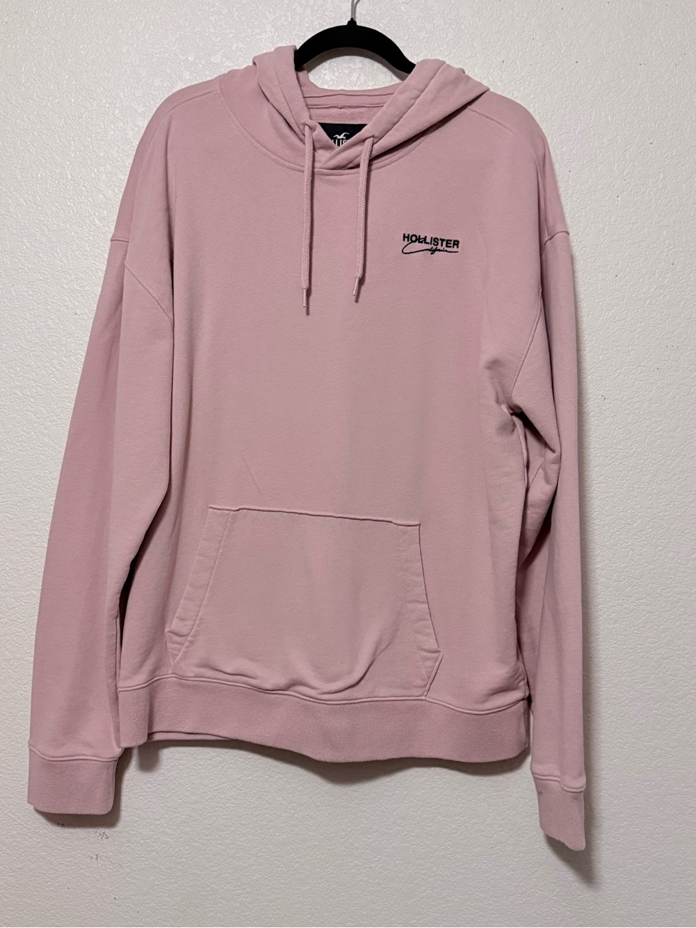Hollister Men’s Light Pink Pullover Hoodie with Small Logo 0271